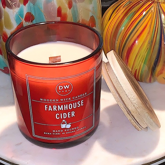 DW HOME CANDLE FARMHOUSE CIDAR RICHLY SCENTED NEW WOODEN WICK 11 oz - Picture 2 of 6